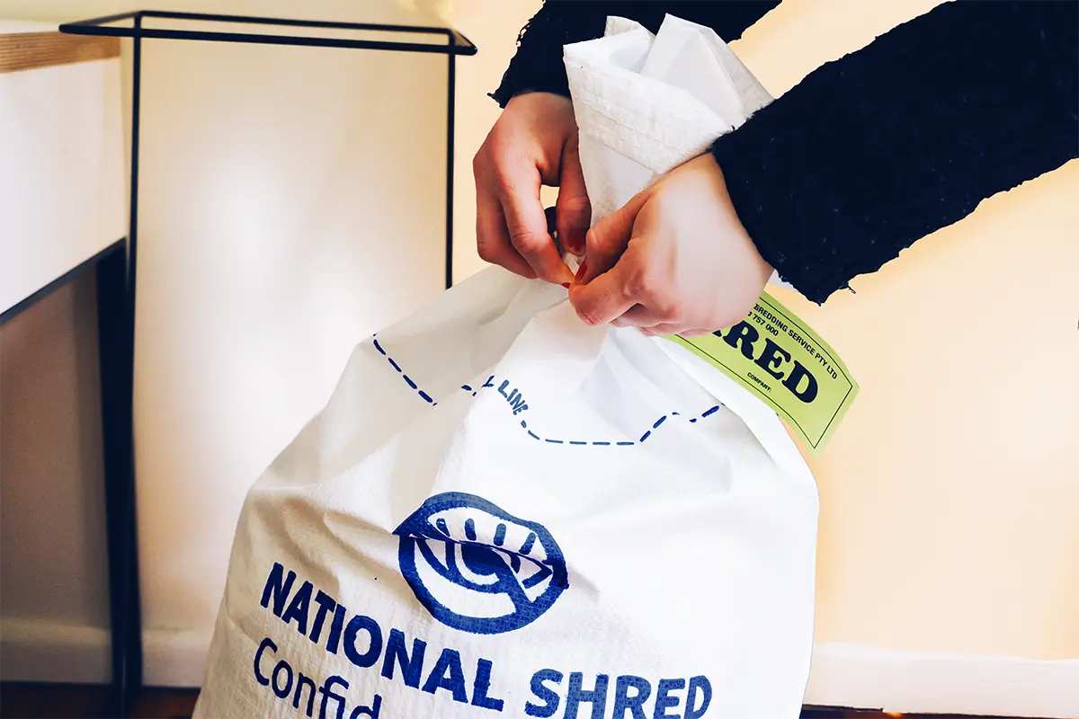 Fill and seal your Secura Bag